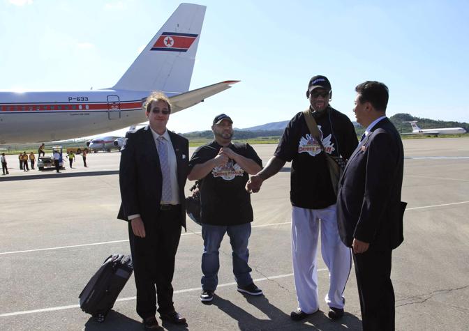 Le foto dell'arrivo di Rodman a Pyongyang sono state diffuse dall'agenzia di stato nordcoreana. Ap